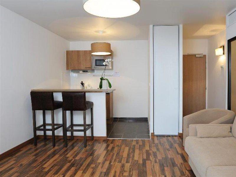 เรซิโดม อัสนิเย เกสท์เฮาส์ Aparthotel อานีแย-ซูร์-แซน ภายนอก รูปภาพ