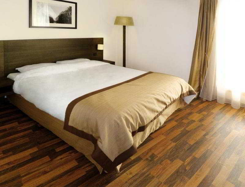 เรซิโดม อัสนิเย เกสท์เฮาส์ Aparthotel อานีแย-ซูร์-แซน ภายนอก รูปภาพ