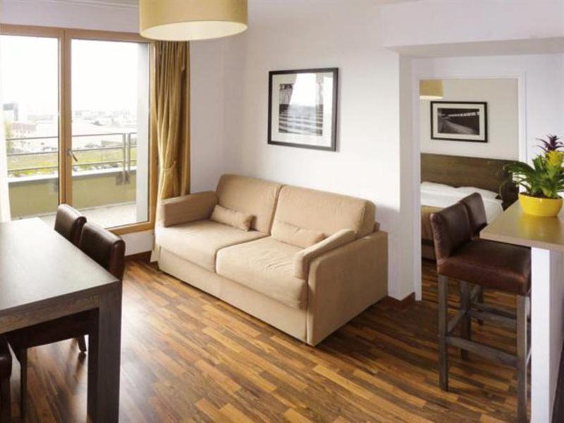 เรซิโดม อัสนิเย เกสท์เฮาส์ Aparthotel อานีแย-ซูร์-แซน ภายนอก รูปภาพ